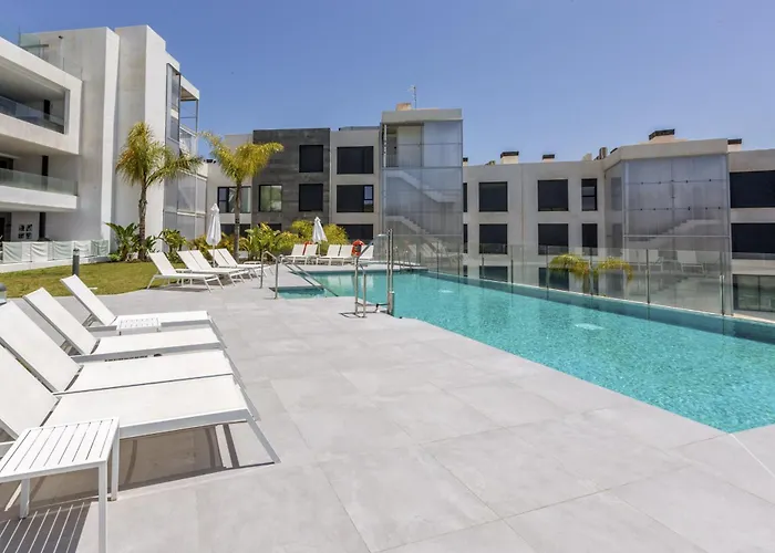Vivi Homes - Luca Pool, Gym, Spa & Sea View