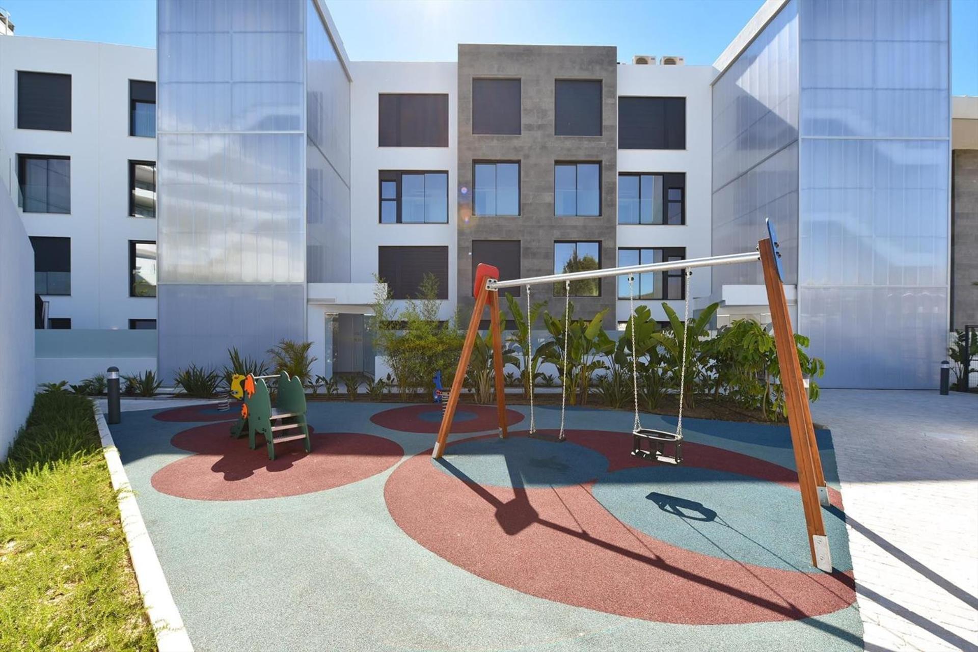 Apartamento Vivi Homes - Luca Pool, Gym, & Sea View