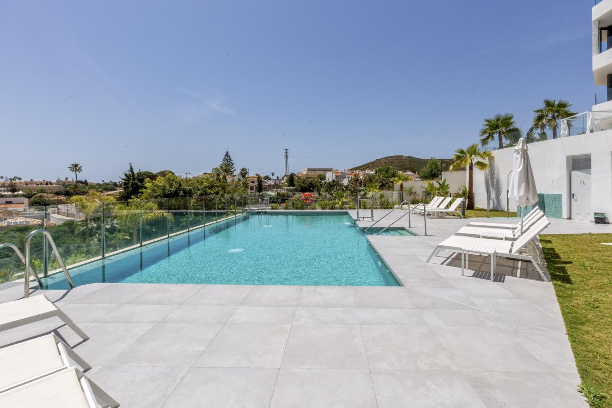 Apartamento Vivi Homes - Luca Pool, Gym, & Sea View Fuengirola