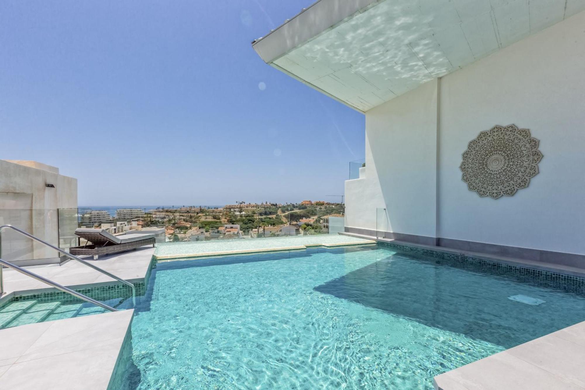Vivi Homes - Luca Pool, Gym, & Sea View