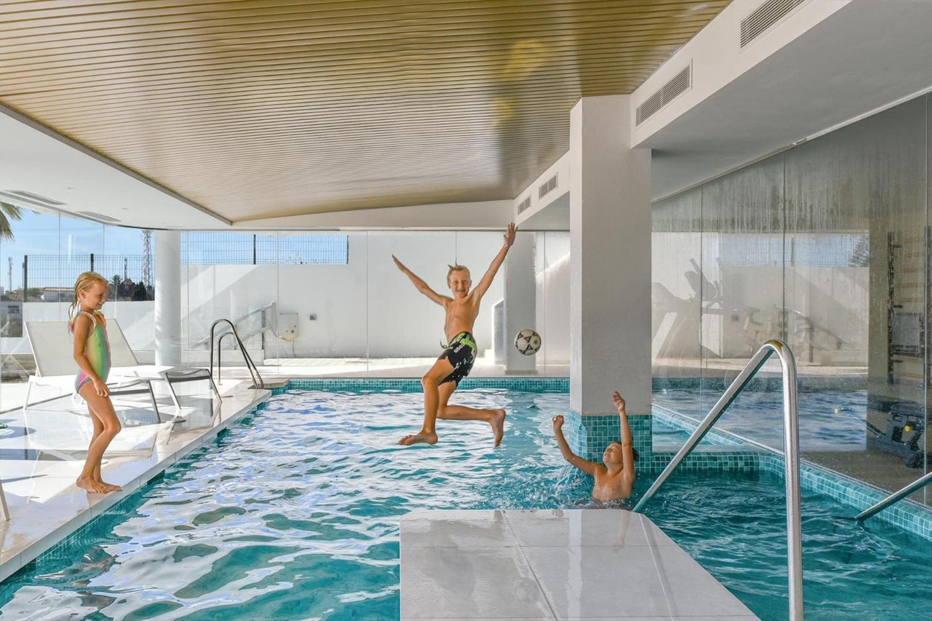 Vivi Homes - Luca Pool, Gym, & Sea View Fuengirola