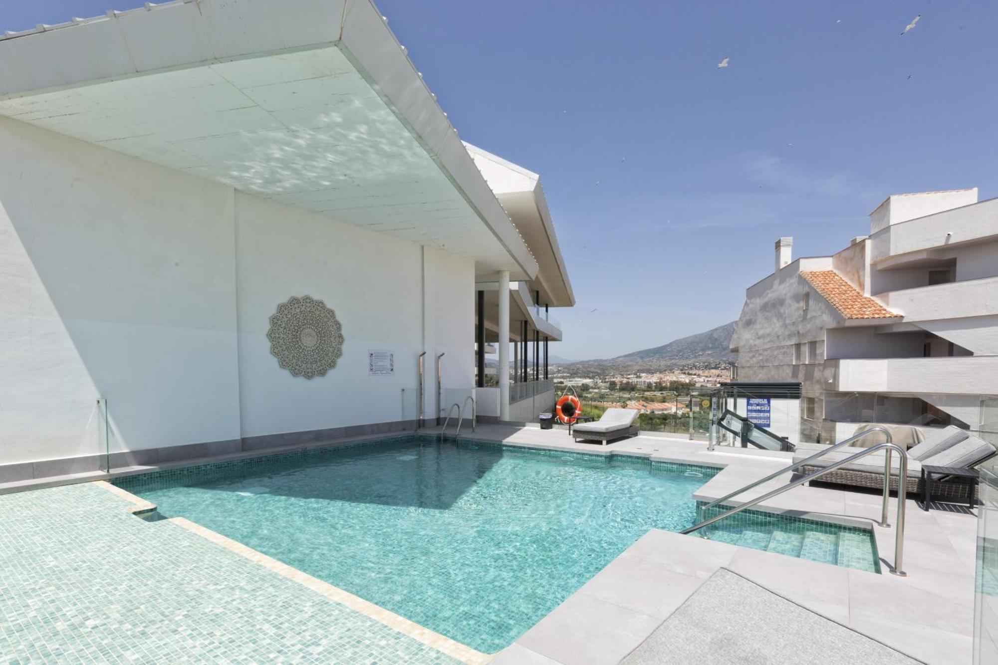 Apartamento Vivi Homes - Luca Pool, Gym, & Sea View