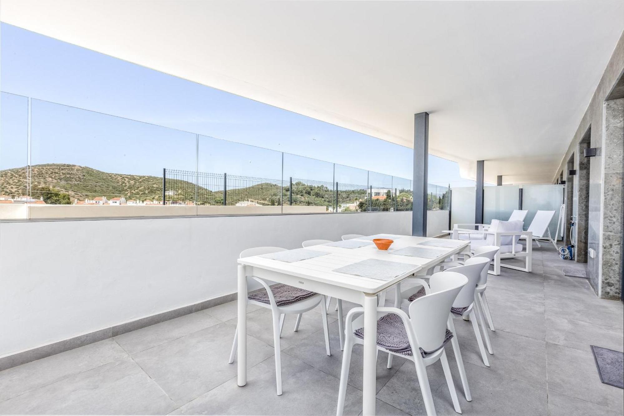 Apartamento Vivi Homes - Luca Pool, Gym, & Sea View